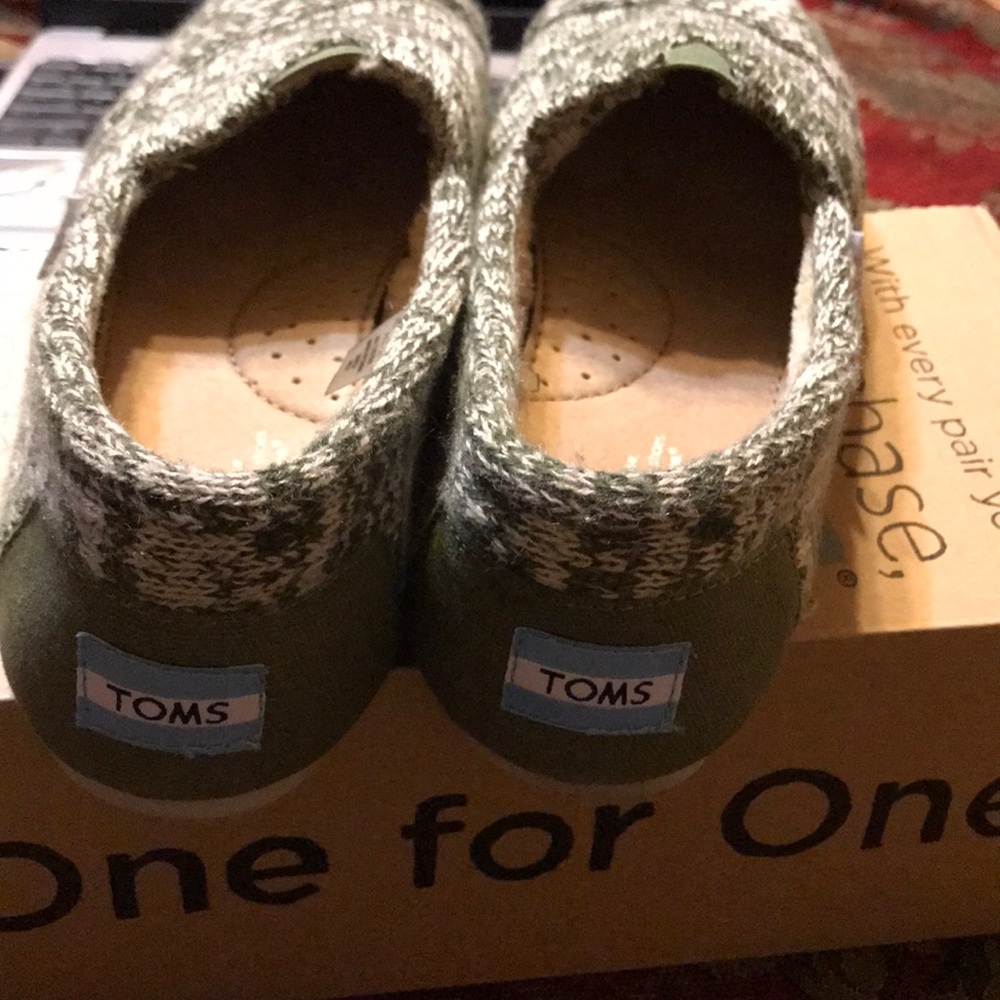 Shoes - Picture 2 of 3